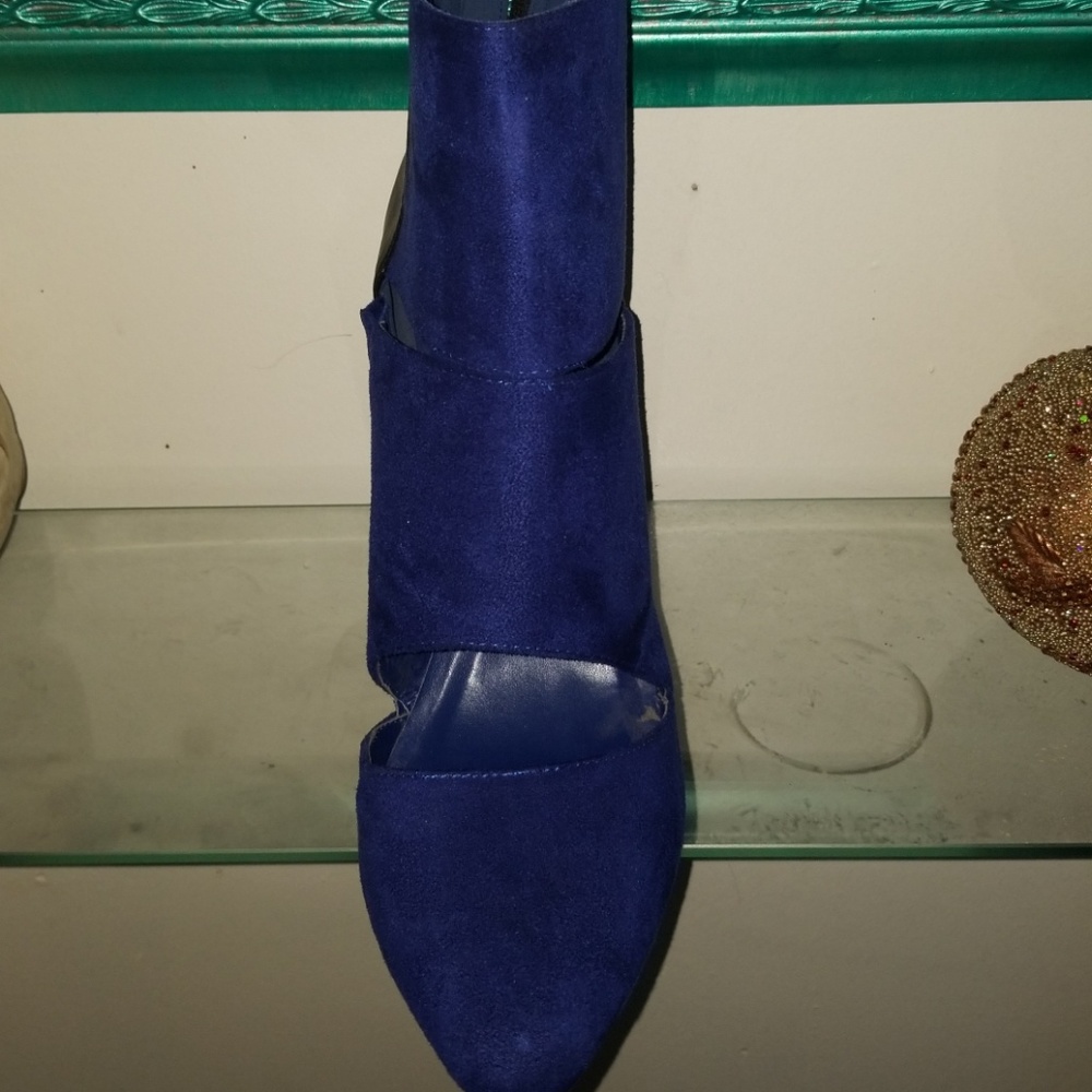 Shoes - Picture 4 of 6
